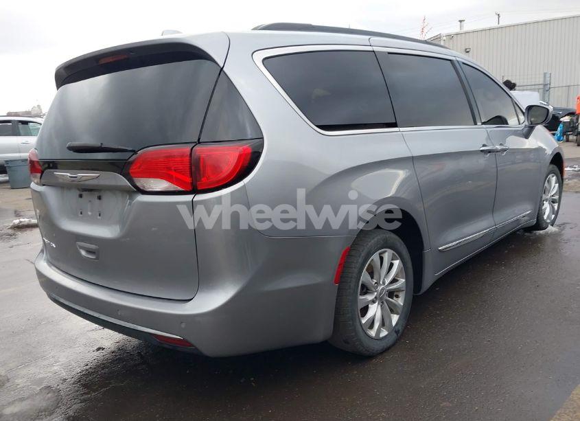 Photo 4 of 2017 Chrysler Pacifica TOURING-L (VIN 2C4RC1BG4HR815916)