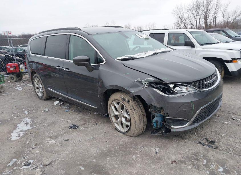 2017 Chrysler Pacifica TOURING-L (VIN 2C4RC1BG4HR816077) main photo