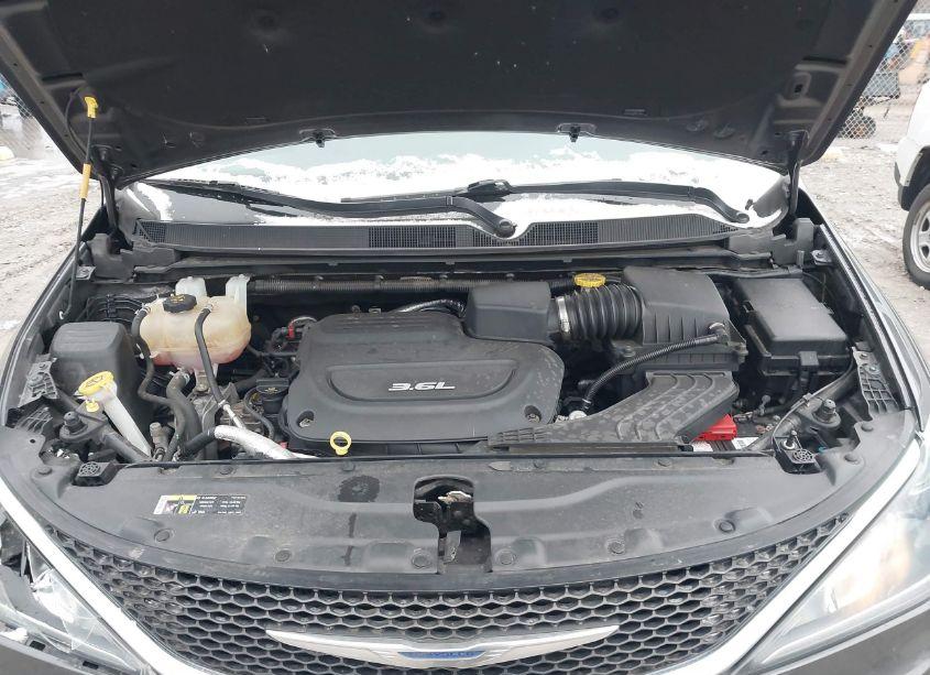 Photo 10 of 2017 Chrysler Pacifica TOURING-L (VIN 2C4RC1BG4HR816077)