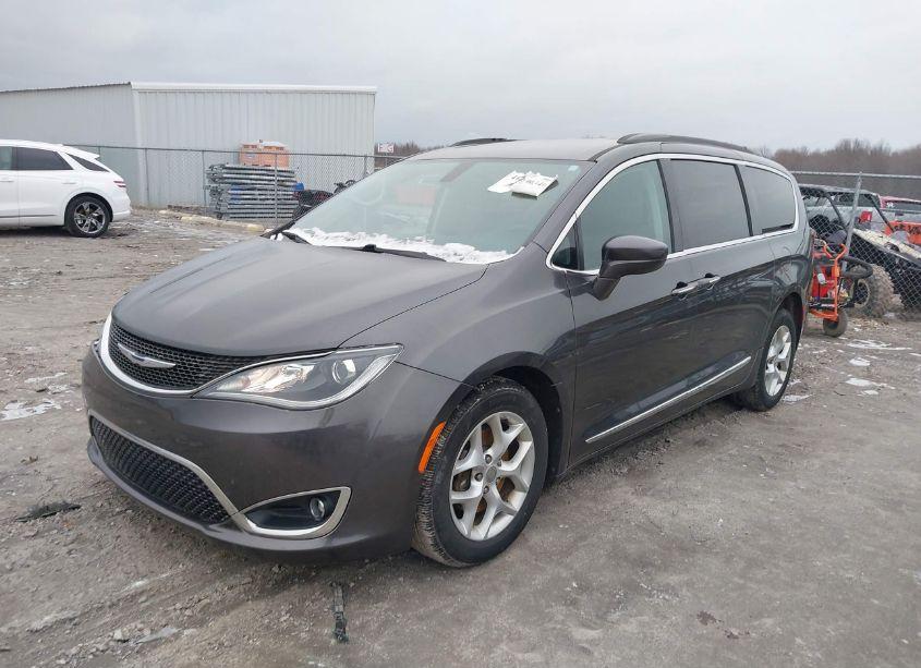 Photo 2 of 2017 Chrysler Pacifica TOURING-L (VIN 2C4RC1BG4HR816077)