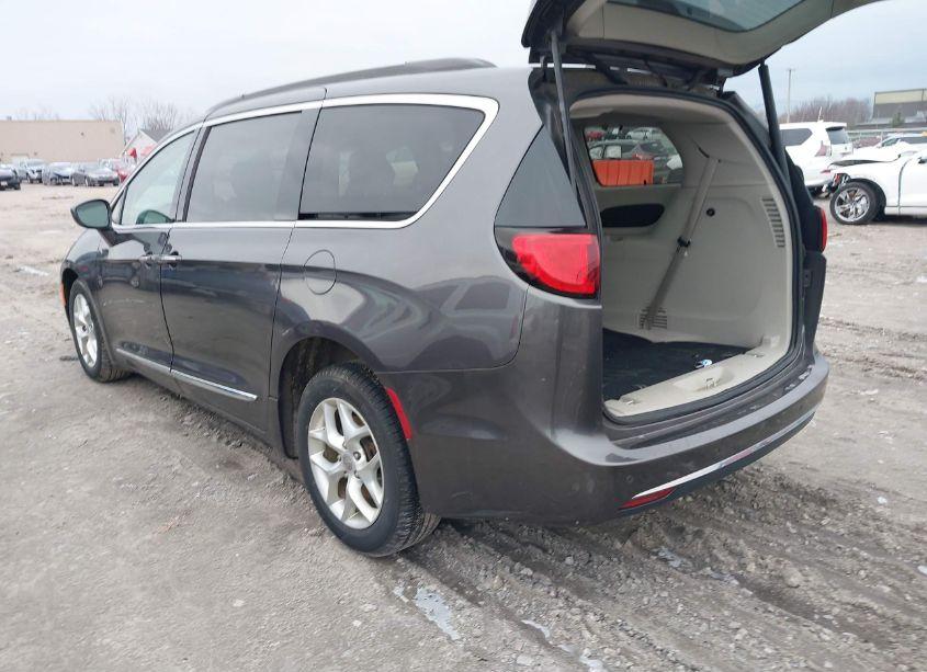 Photo 3 of 2017 Chrysler Pacifica TOURING-L (VIN 2C4RC1BG4HR816077)