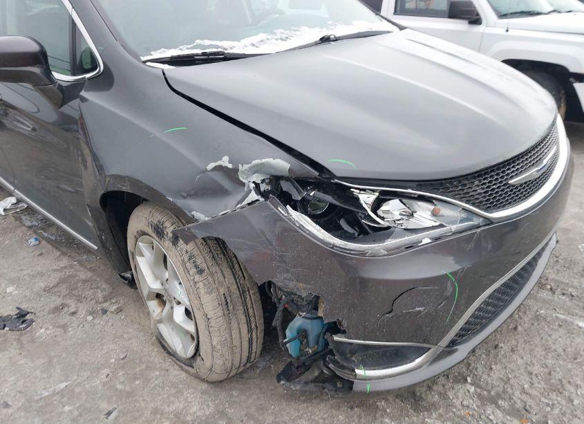 Photo 6 of 2017 Chrysler Pacifica TOURING-L (VIN 2C4RC1BG4HR816077)