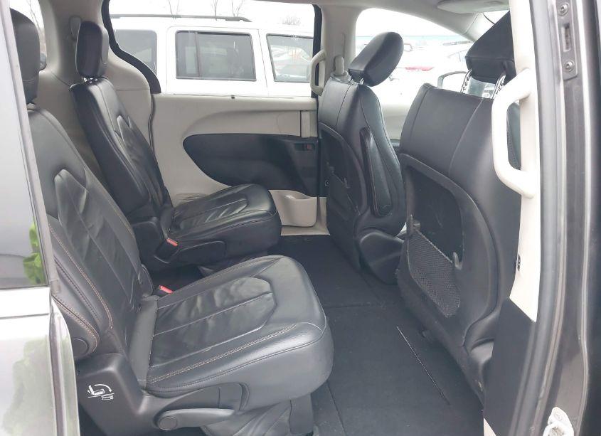 Photo 8 of 2017 Chrysler Pacifica TOURING-L (VIN 2C4RC1BG4HR816077)