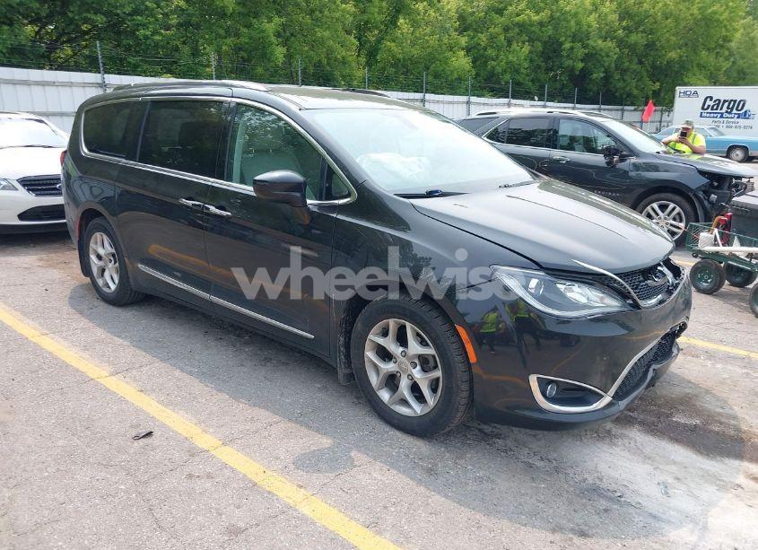 2018 Chrysler Pacifica TOURING L (VIN 2C4RC1BG4JR100494) main photo