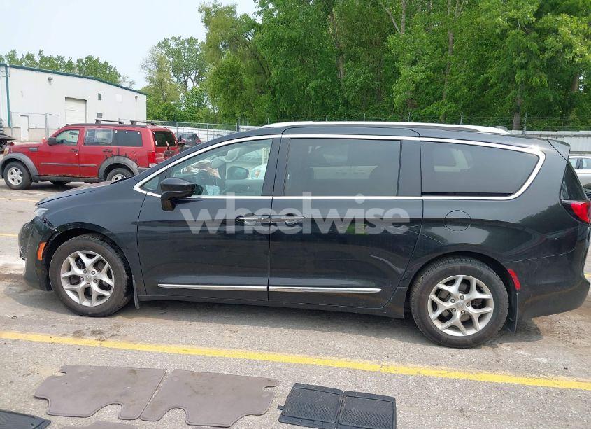 Photo 14 of 2018 Chrysler Pacifica TOURING L (VIN 2C4RC1BG4JR100494)