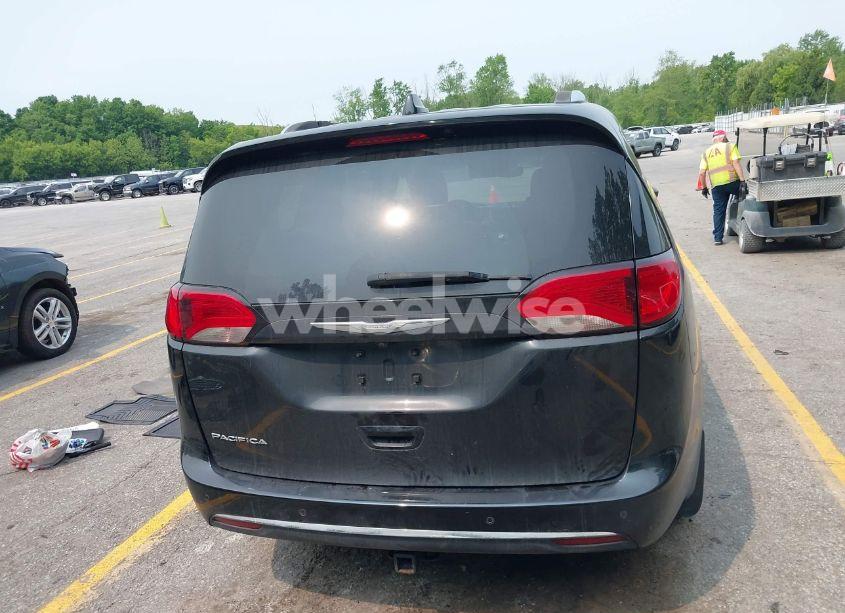 Photo 16 of 2018 Chrysler Pacifica TOURING L (VIN 2C4RC1BG4JR100494)