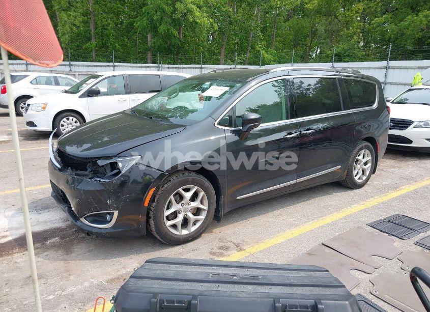 Photo 2 of 2018 Chrysler Pacifica TOURING L (VIN 2C4RC1BG4JR100494)
