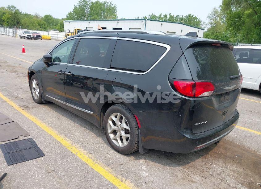 Photo 3 of 2018 Chrysler Pacifica TOURING L (VIN 2C4RC1BG4JR100494)