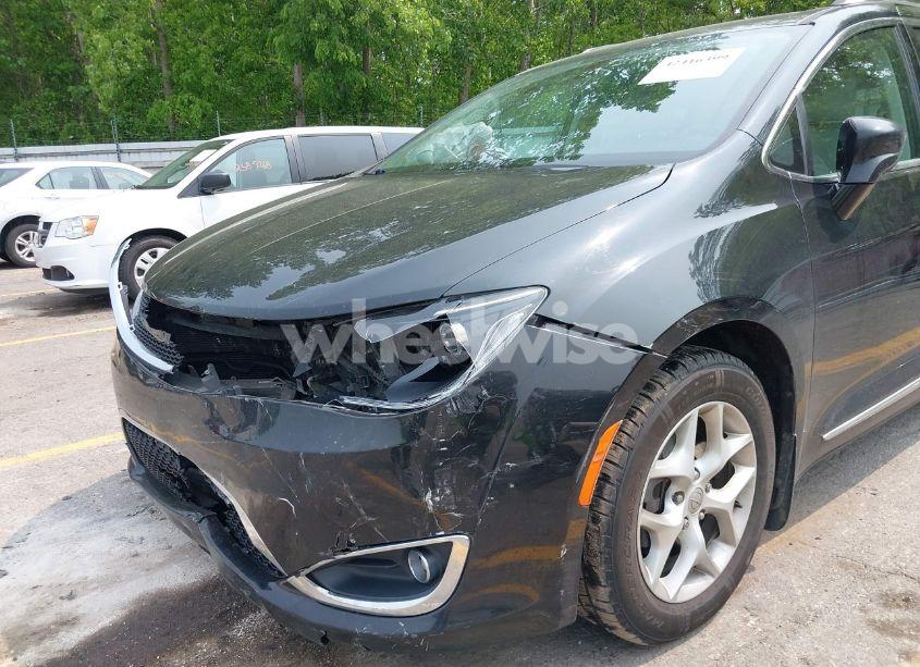 Photo 6 of 2018 Chrysler Pacifica TOURING L (VIN 2C4RC1BG4JR100494)