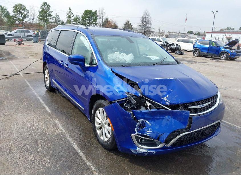 2018 Chrysler Pacifica TOURING L (VIN 2C4RC1BG4JR315972) main photo