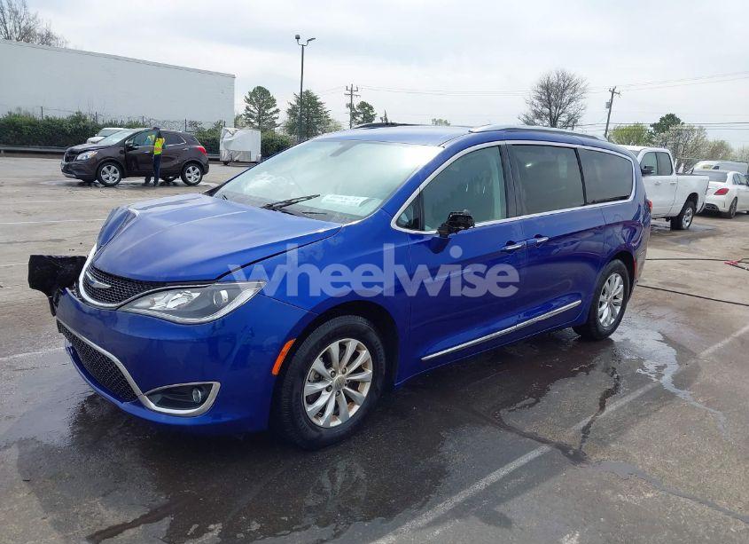 Photo 2 of 2018 Chrysler Pacifica TOURING L (VIN 2C4RC1BG4JR315972)
