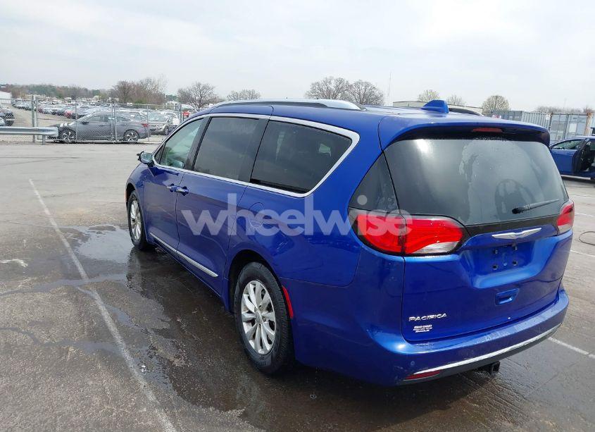 Photo 3 of 2018 Chrysler Pacifica TOURING L (VIN 2C4RC1BG4JR315972)