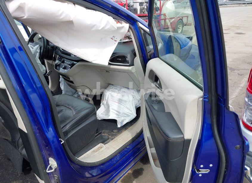 Photo 5 of 2018 Chrysler Pacifica TOURING L (VIN 2C4RC1BG4JR315972)