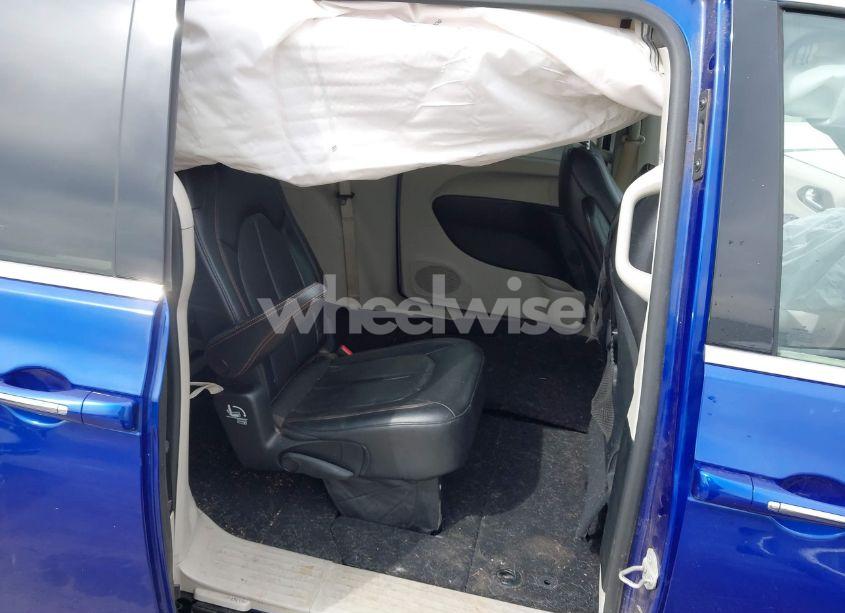 Photo 8 of 2018 Chrysler Pacifica TOURING L (VIN 2C4RC1BG4JR315972)