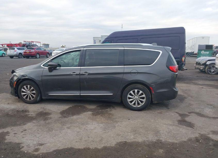 Photo 14 of 2018 Chrysler Pacifica TOURING L (VIN 2C4RC1BG4JR353167)