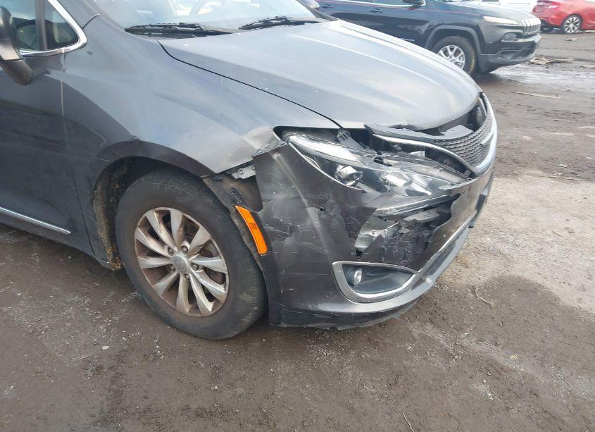 Photo 17 of 2018 Chrysler Pacifica TOURING L (VIN 2C4RC1BG4JR353167)