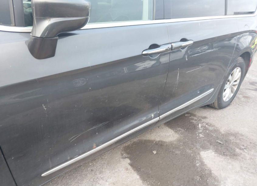 Photo 19 of 2018 Chrysler Pacifica TOURING L (VIN 2C4RC1BG4JR353167)