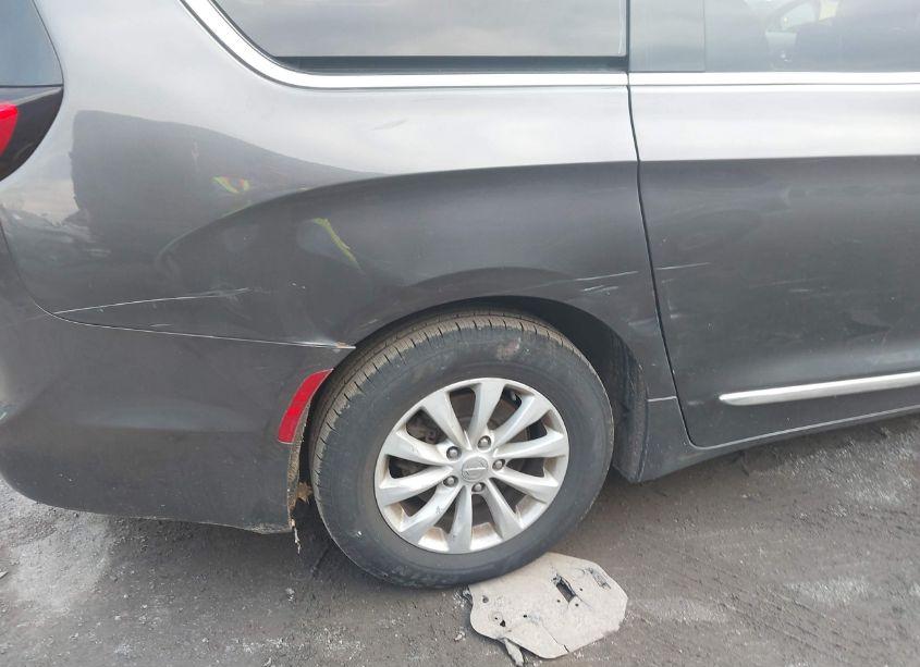 Photo 20 of 2018 Chrysler Pacifica TOURING L (VIN 2C4RC1BG4JR353167)