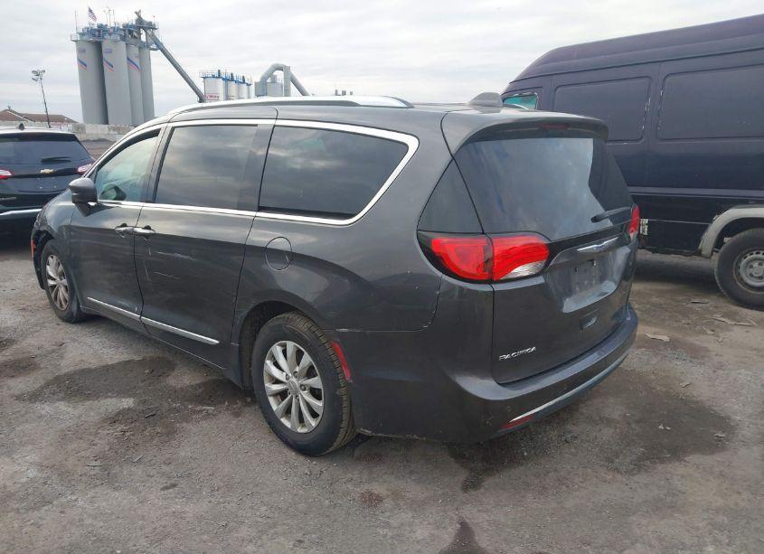Photo 3 of 2018 Chrysler Pacifica TOURING L (VIN 2C4RC1BG4JR353167)