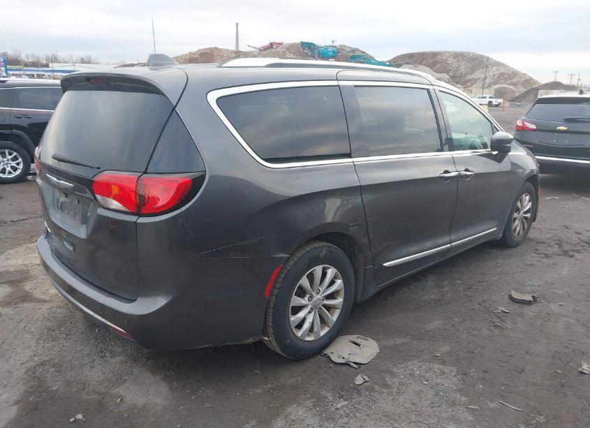 Photo 4 of 2018 Chrysler Pacifica TOURING L (VIN 2C4RC1BG4JR353167)