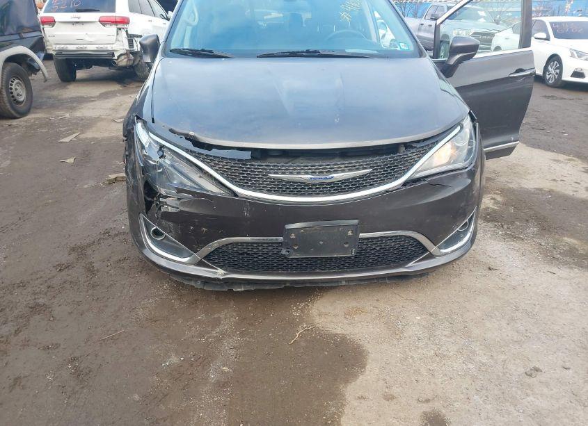 Photo 6 of 2018 Chrysler Pacifica TOURING L (VIN 2C4RC1BG4JR353167)