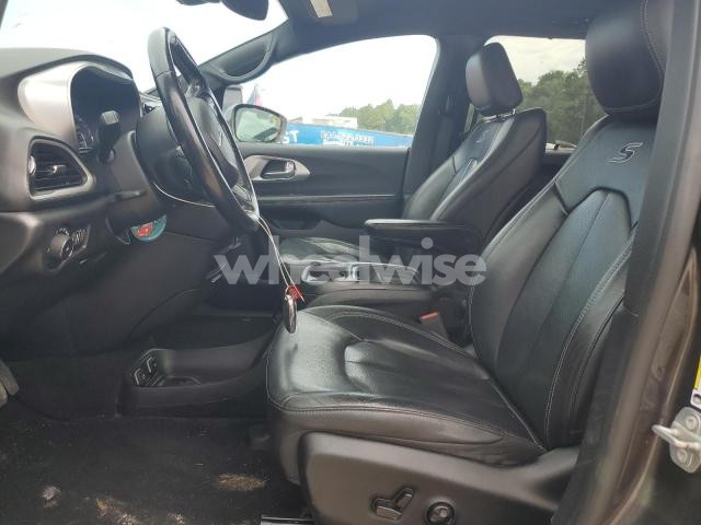 Photo 5 of 2020 CHRYSLER PACIFICA TOURING L (VIN 2C4RC1BG4LR247756)