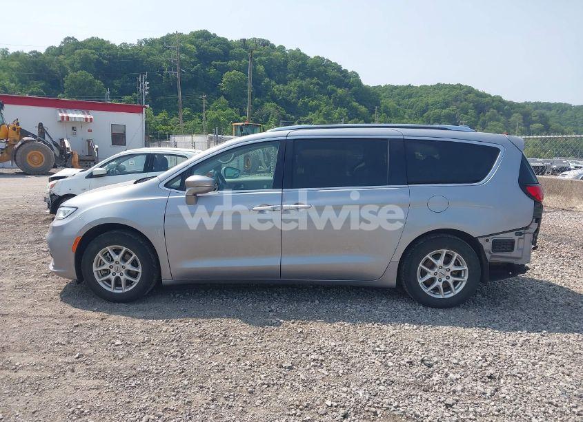 Photo 15 of 2021 Chrysler Pacifica TOURING L (VIN 2C4RC1BG4MR528098)