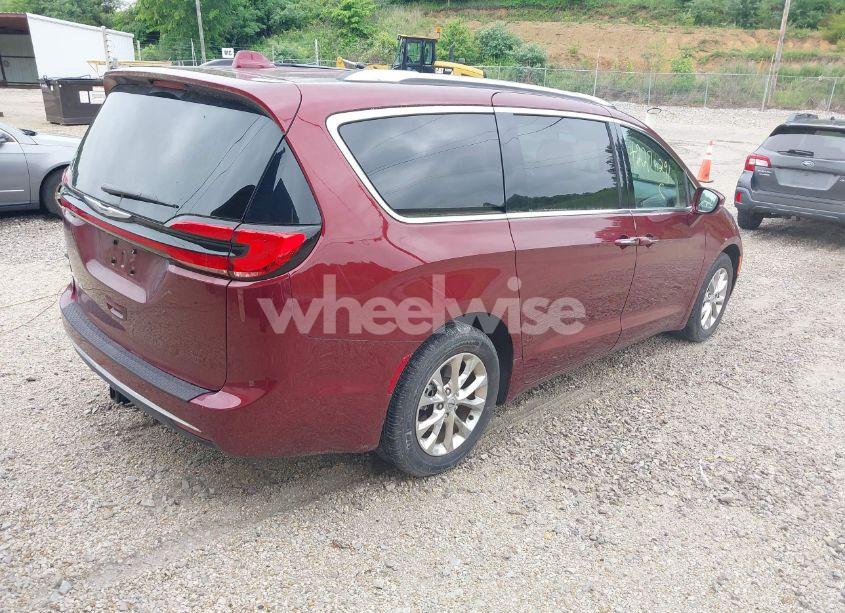 Photo 4 of 2021 Chrysler Pacifica TOURING L (VIN 2C4RC1BG4MR578113)