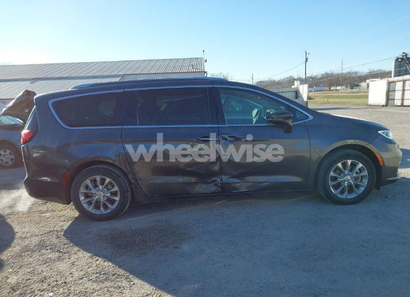 Photo 13 of 2021 Chrysler Pacifica TOURING L (VIN 2C4RC1BG4MR599060)