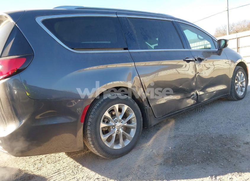 Photo 6 of 2021 Chrysler Pacifica TOURING L (VIN 2C4RC1BG4MR599060)