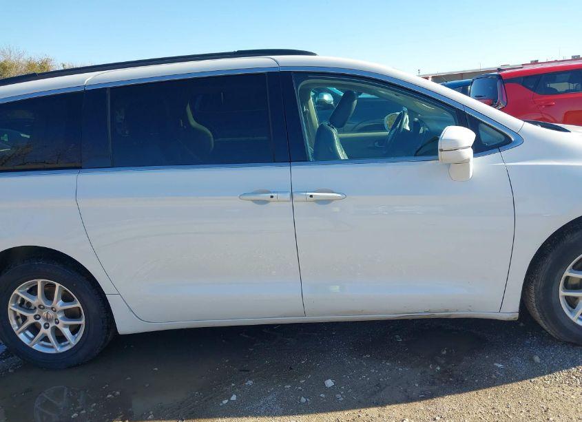 Photo 13 of 2022 Chrysler Pacifica TOURING L (VIN 2C4RC1BG4NR111842)