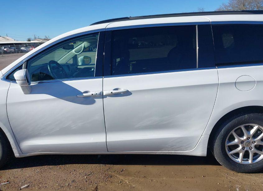 Photo 14 of 2022 Chrysler Pacifica TOURING L (VIN 2C4RC1BG4NR111842)