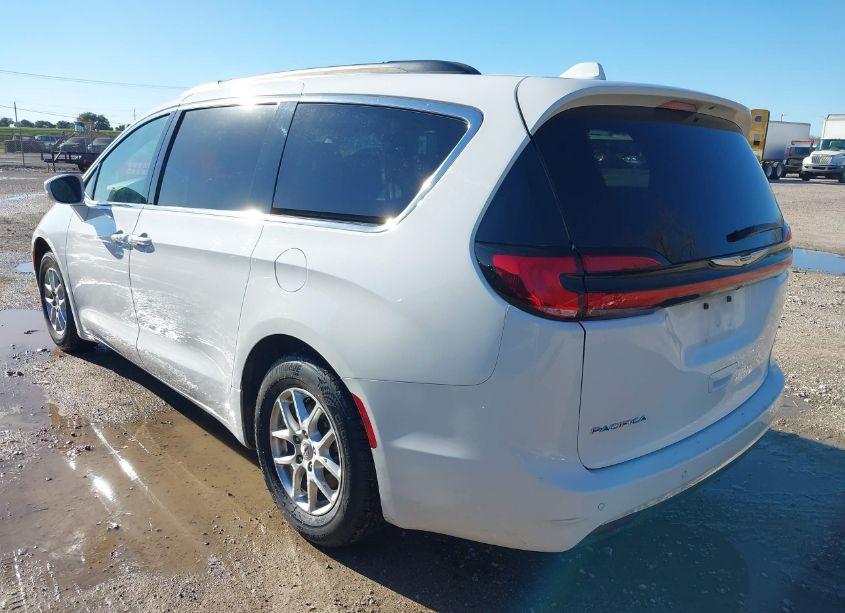 Photo 3 of 2022 Chrysler Pacifica TOURING L (VIN 2C4RC1BG4NR111842)