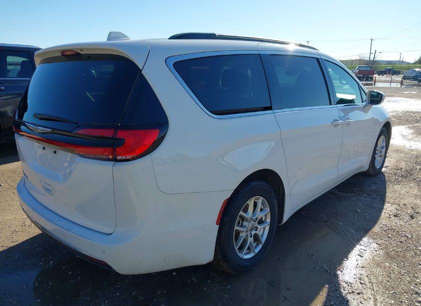 Photo 4 of 2022 Chrysler Pacifica TOURING L (VIN 2C4RC1BG4NR111842)