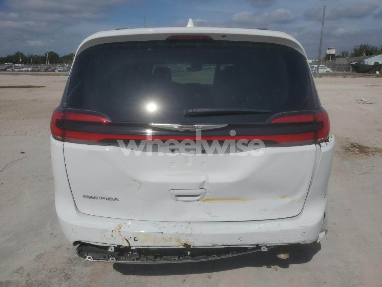 Photo 6 of 2022 CHRYSLER PACIFICA TOURING L (VIN 2C4RC1BG4NR145697)