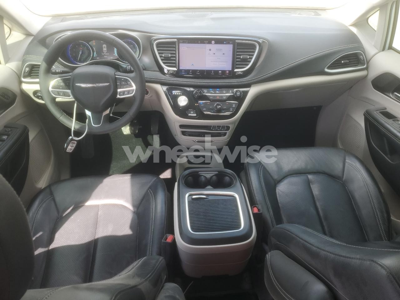 Photo 8 of 2022 CHRYSLER PACIFICA TOURING L (VIN 2C4RC1BG4NR145697)