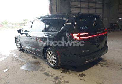 Photo 3 of 2022 Chrysler Pacifica TOURING L (VIN 2C4RC1BG4NR151032)