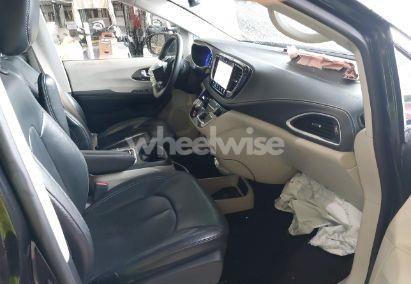 Photo 5 of 2022 Chrysler Pacifica TOURING L (VIN 2C4RC1BG4NR151032)