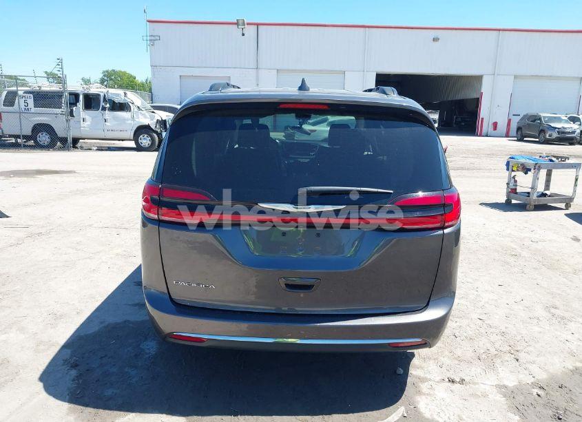 Photo 16 of 2022 Chrysler Pacifica TOURING L (VIN 2C4RC1BG4NR176416)
