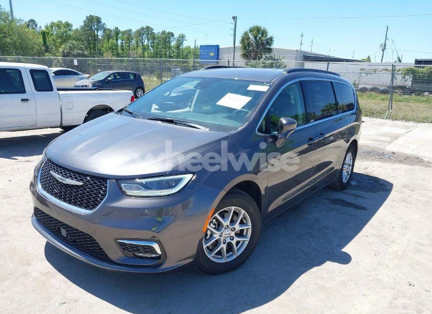 Photo 2 of 2022 Chrysler Pacifica TOURING L (VIN 2C4RC1BG4NR176416)