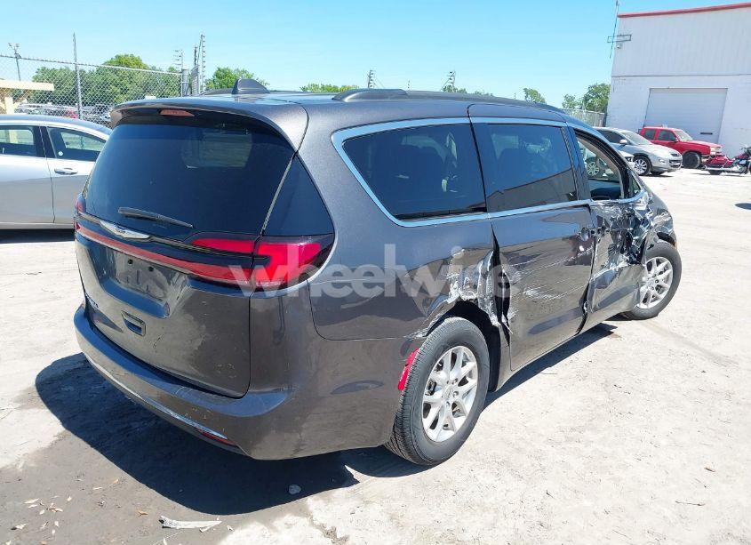 Photo 4 of 2022 Chrysler Pacifica TOURING L (VIN 2C4RC1BG4NR176416)