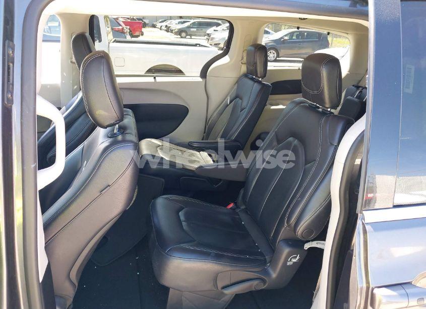 Photo 8 of 2022 Chrysler Pacifica TOURING L (VIN 2C4RC1BG4NR176416)
