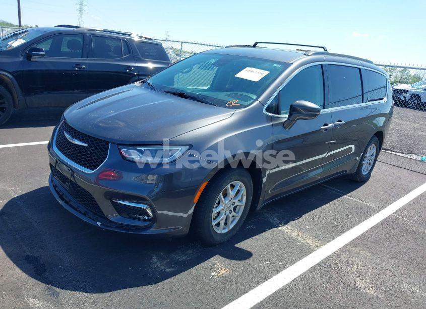 Photo 2 of 2022 Chrysler Pacifica TOURING L (VIN 2C4RC1BG4NR177923)