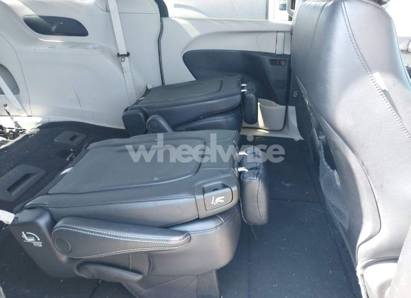 Photo 8 of 2022 Chrysler Pacifica TOURING L (VIN 2C4RC1BG4NR177923)