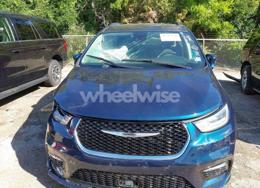 Photo 12 of 2022 Chrysler Pacifica TOURING L (VIN 2C4RC1BG4NR186458)