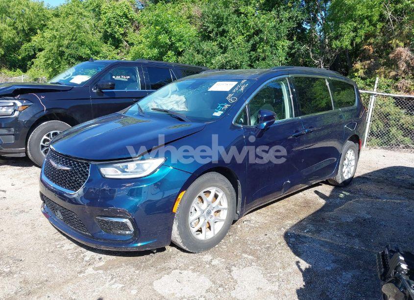 Photo 2 of 2022 Chrysler Pacifica TOURING L (VIN 2C4RC1BG4NR186458)