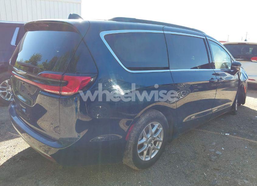 Photo 4 of 2022 Chrysler Pacifica TOURING L (VIN 2C4RC1BG4NR186458)