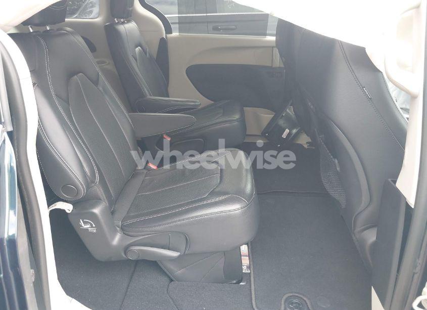 Photo 8 of 2022 Chrysler Pacifica TOURING L (VIN 2C4RC1BG4NR186458)