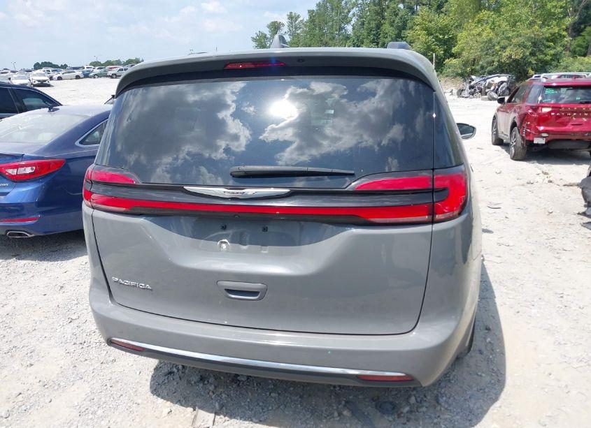 Photo 16 of 2022 Chrysler Pacifica TOURING L (VIN 2C4RC1BG4NR188050)
