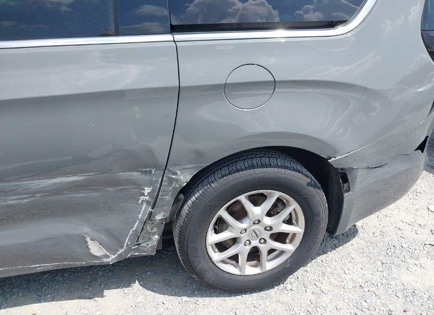 Photo 18 of 2022 Chrysler Pacifica TOURING L (VIN 2C4RC1BG4NR188050)